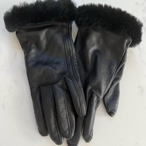 Women’s Black Leather Ugg Gloves